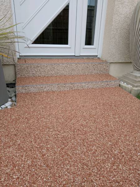 Artisan pour la pose de granulats de marbre pour un chemin et escalier avec devis sur Saint Adresse 76