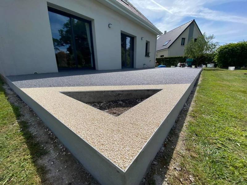Pose d'un revêtement de sol en granulat de marbre sur une terrasse à Rouen 76 en Seine Maritime