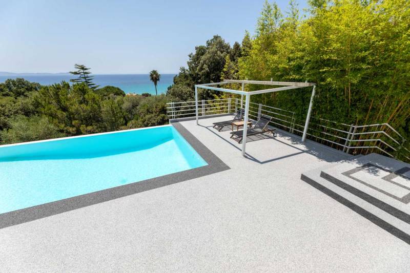 Vente et pose de revêtement en résine et granulats de marbre pour piscine collective en Seine Maritime